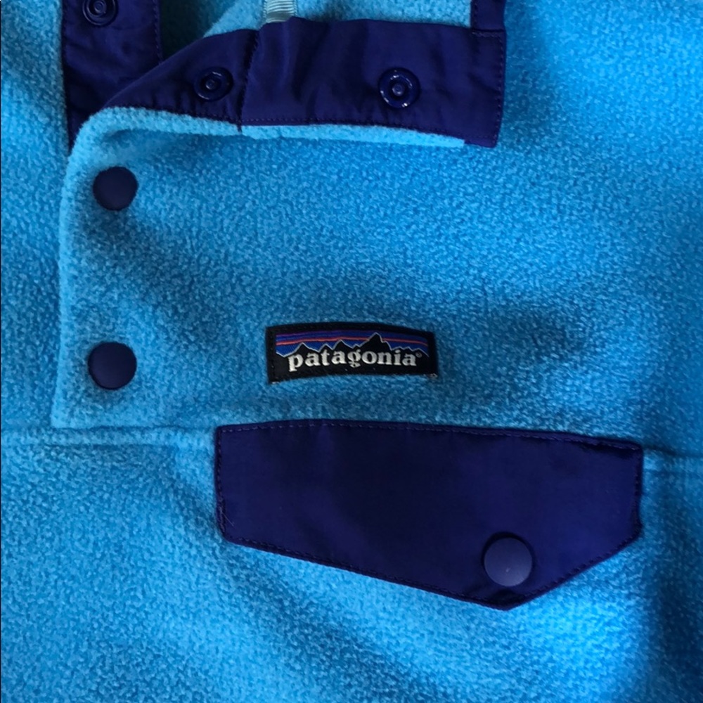 Patagonia Women’s light weight fleece pullover - Picture 2 of 3